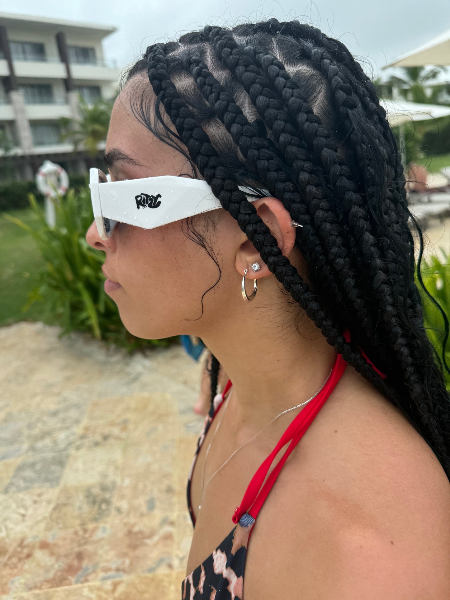 RITZY SHMOOD WHITE SHADES